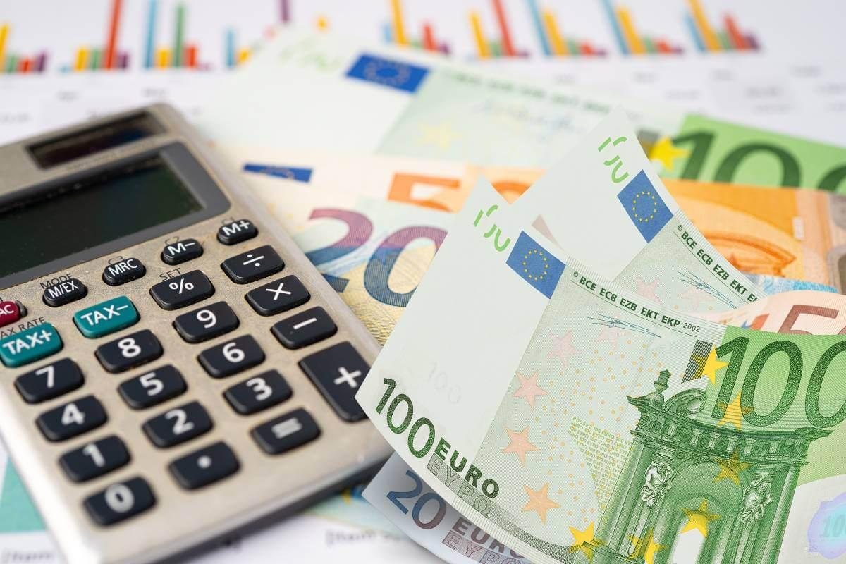 Weniger Lohnsteuer zahlen: Diese Entlastungen kann man sich jetzt noch holen Weniger Lohnsteuer zahlen: Diese Entlastungen kann man sich jetzt noch holen